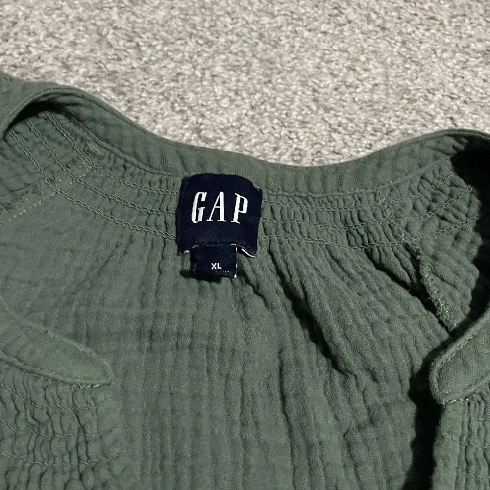 GAP Lightweight Dress - Picture 2 of 3